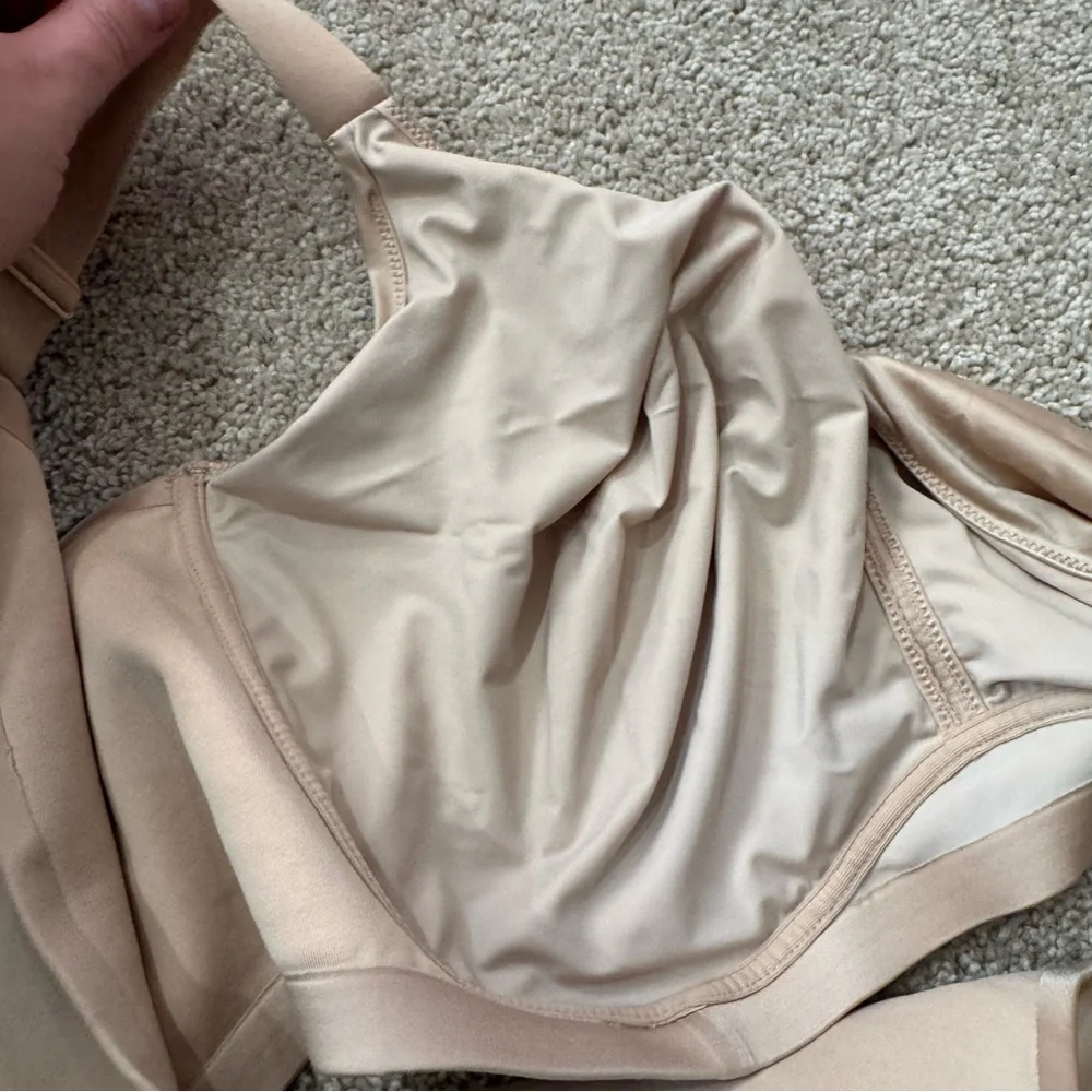 Catherines Intimates Light Beige Wirefree Bra Women’s Size 46DDD Lightly Lined